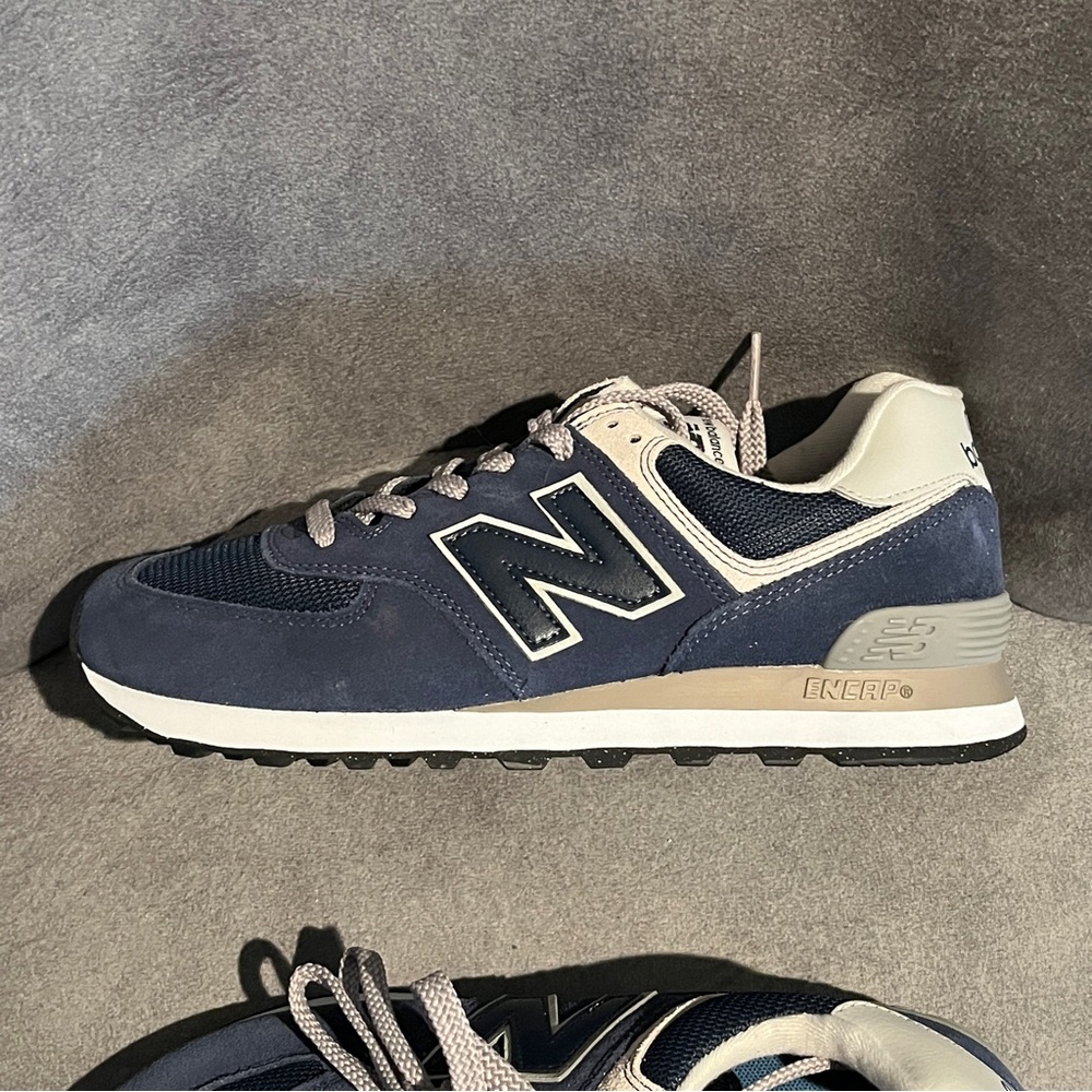 New Balance Men’s Sneakers 574 Navy Size 8.5 US - Picture 6 of 14